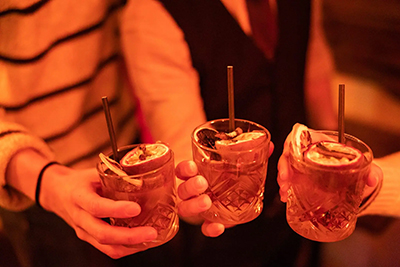 Groupe de personnes lors d'un atelier cocktails